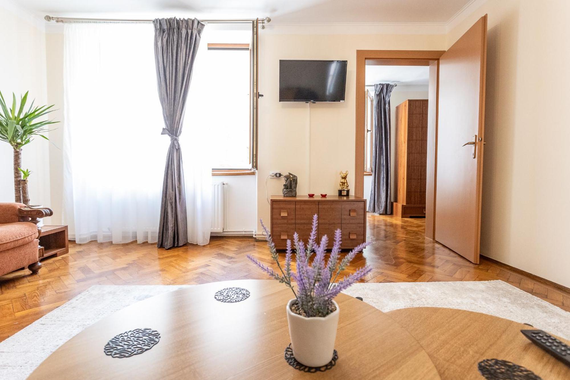 Supreme Deer Apartment Брашов Екстериор снимка